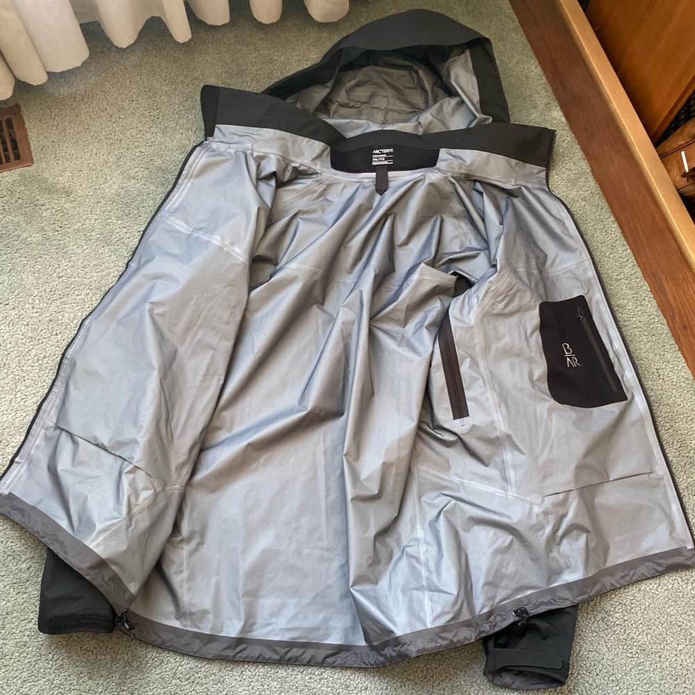 NWT Arc'teryx Men's Beta AR Jacket with Gore-Tex - Picture 8 of 15
